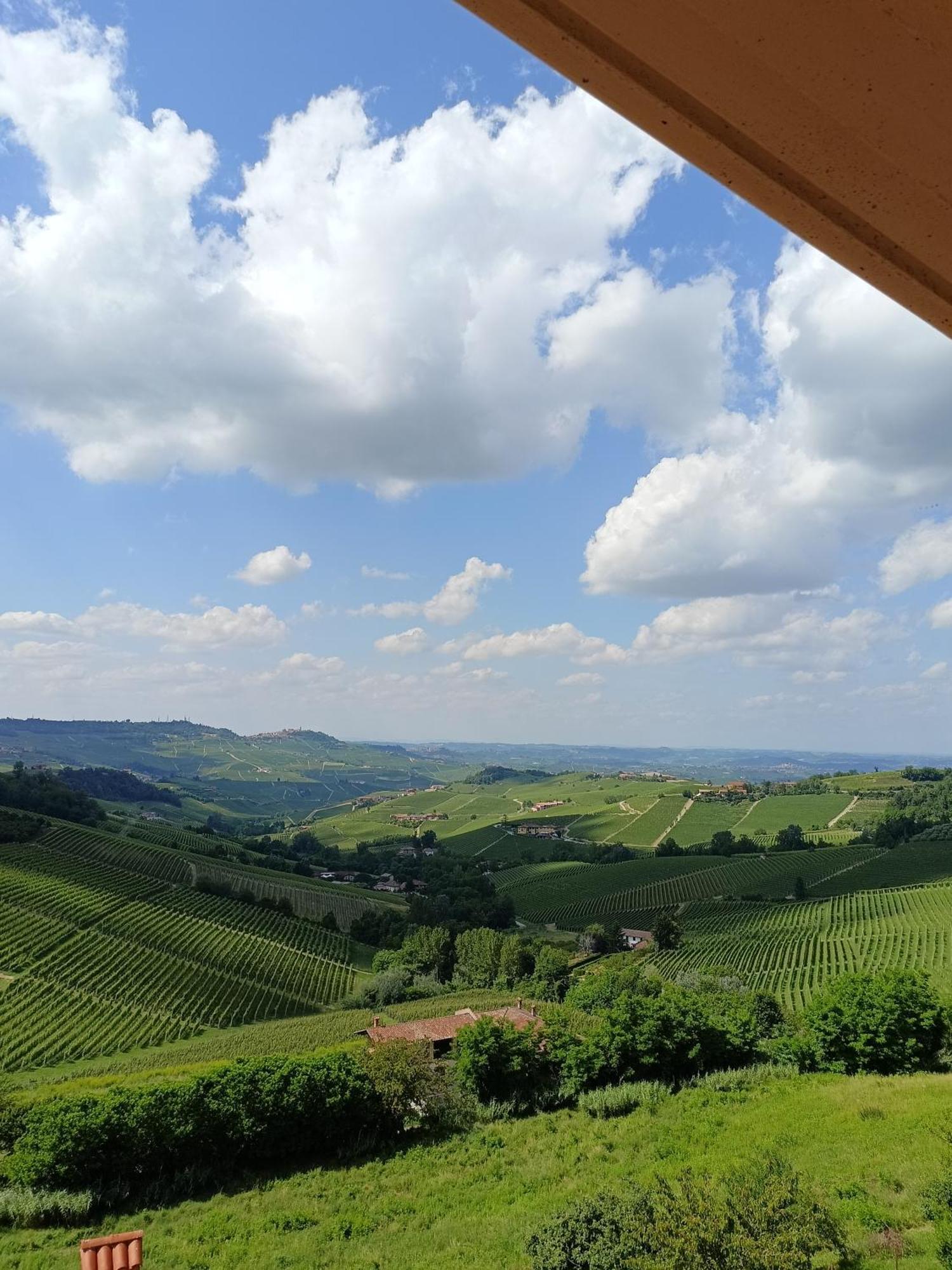 Soggiorno Con Splendida Vista Монфорте-д'Альба Экстерьер фото